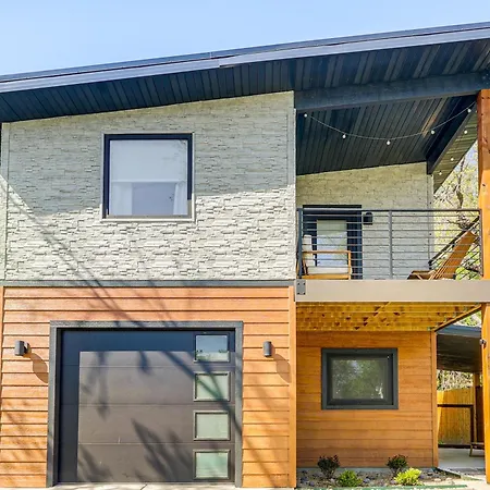 2 Blocks To Delano District Modern Tiny Home!